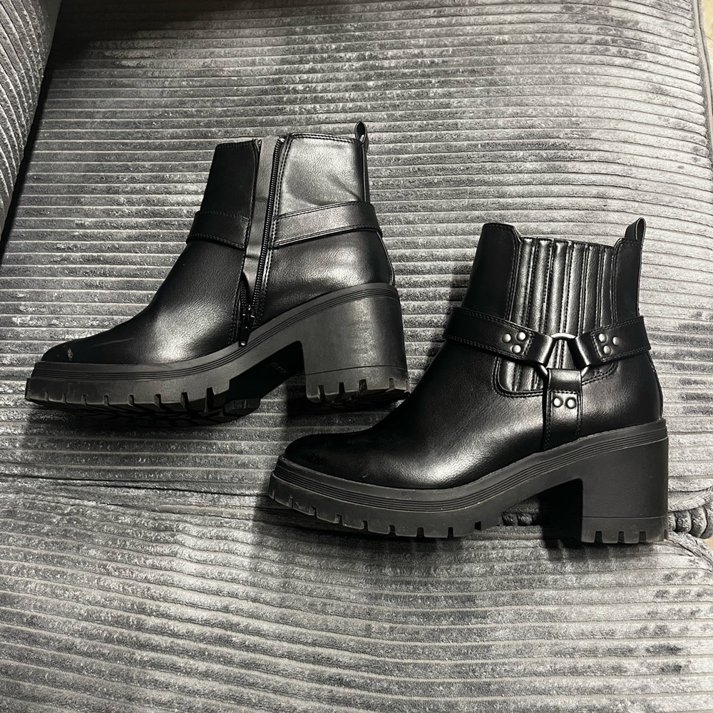 Black Ankle Boots with Chunky Heel